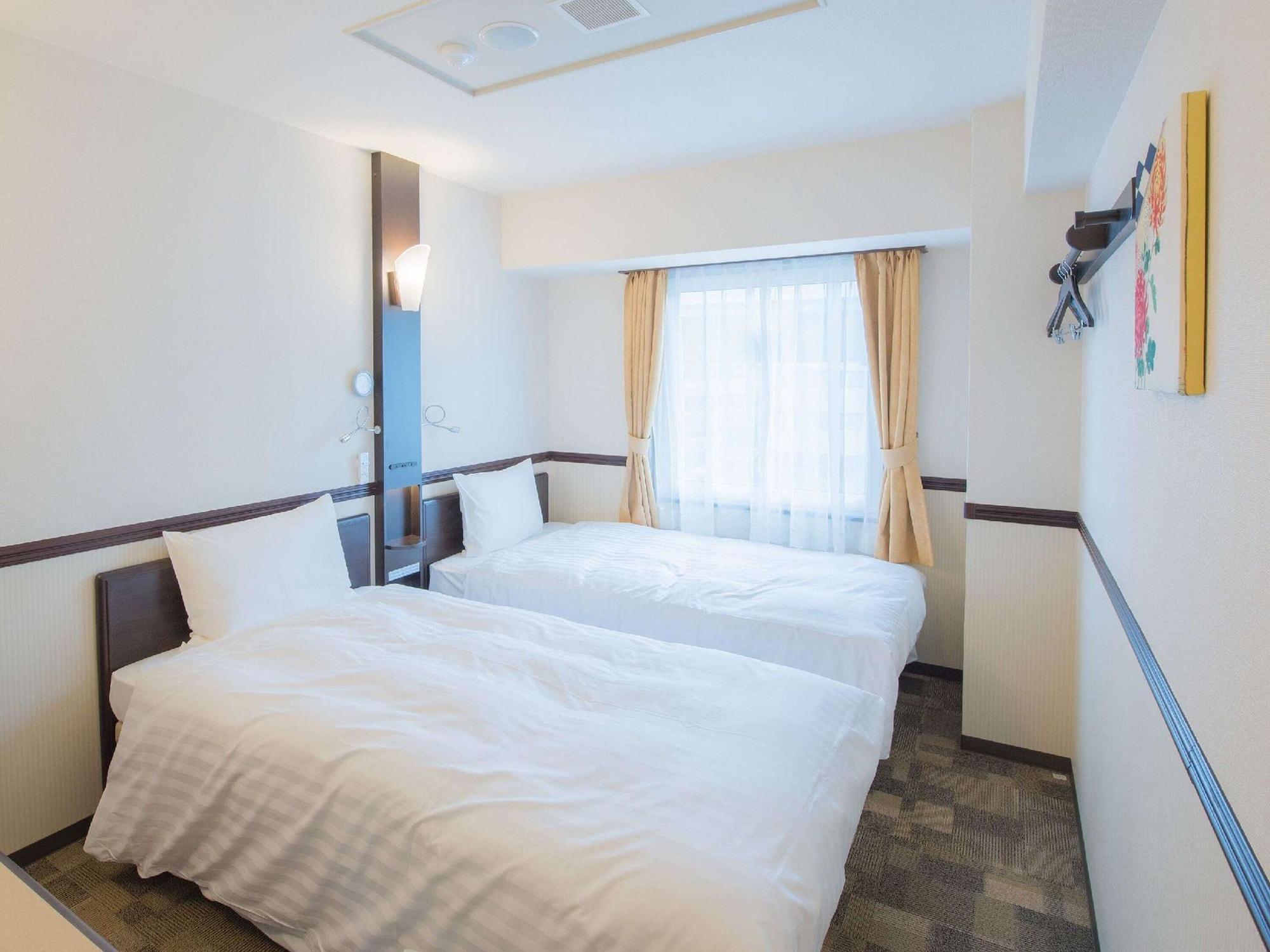 Hotel Toyoko Ekimae 3*